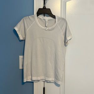 Lululemon White Race Length Swiftly Tech 2.0 size 6